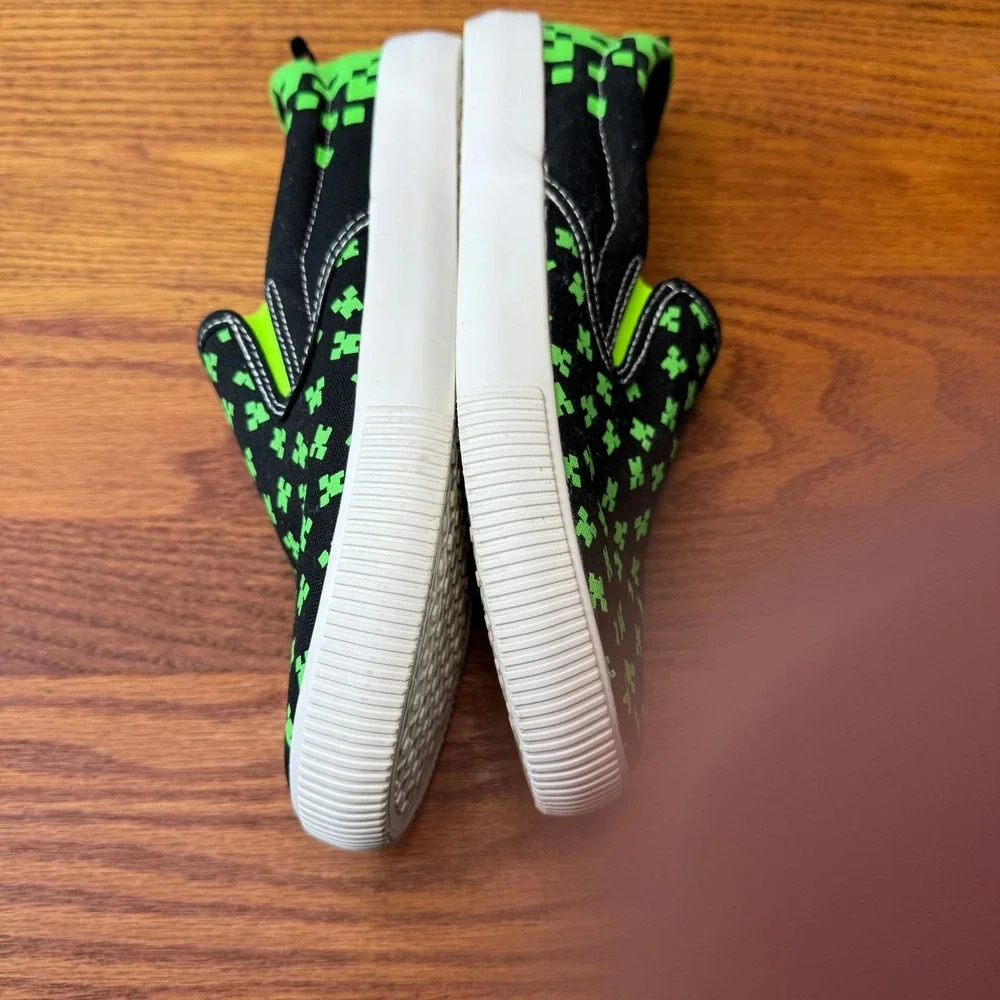 Minecraft Boys Canvas Slip-on‎ Sneakers green black size 4 youth creeper green